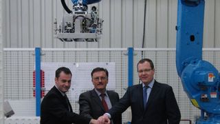 Führungsteam von Transnova-Ruf: Dr. Klaus-Peter Ruf (Mitte) mit  seinen beiden Söhnen Martin (links) und Michael.  (Bild: Transnova-Ruf)