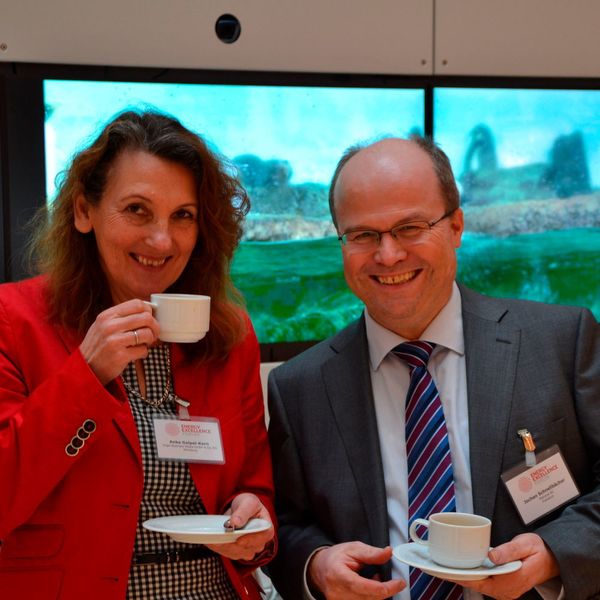 Jochen Schnellbächer,  Analyst  bei der  Mainova in Frankfurt mit der Moderatorin Anke Geipel-Kern, Leitende Redakteurin der Process  (PROCESS)