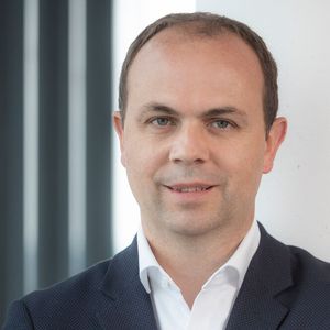 Jochen Hermann, derzeit Leiter Entwicklung eDrive bei der Daimler AG, kehrt zu AMG zurück und wird zum 1. August 2020 neuer Technik-Chef und Mitglied der Geschäftsführung.(Bild:  Daimler)