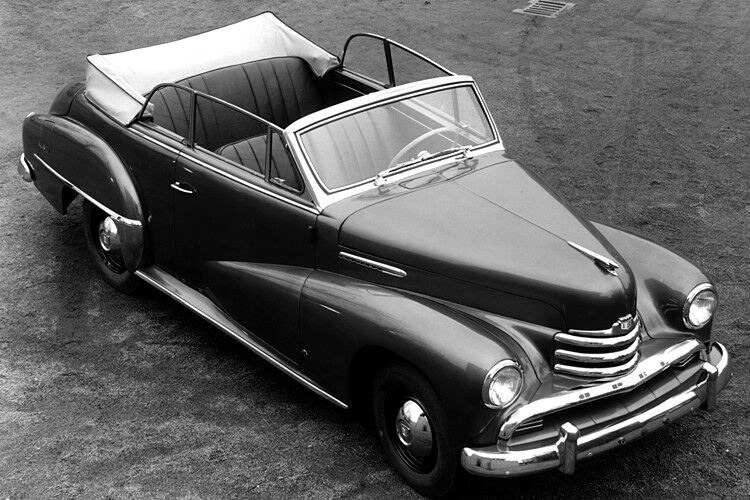 ... und stimmte das Fahrwerk straffer ab. Die Karosserievarianten blieben alle weiterhin erhältlich. 1953 bot der Karossier Schrott aus Stuttgart zudem eine Kombiversion an. (Foto: Opel)