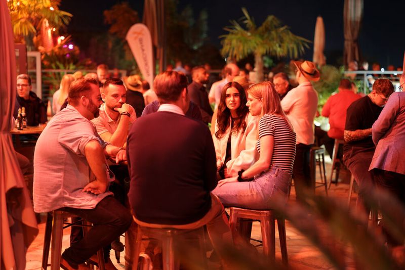 Andere nutzten die Gelegenheit für weitere Gespräche.  (Bild: Nordanex)