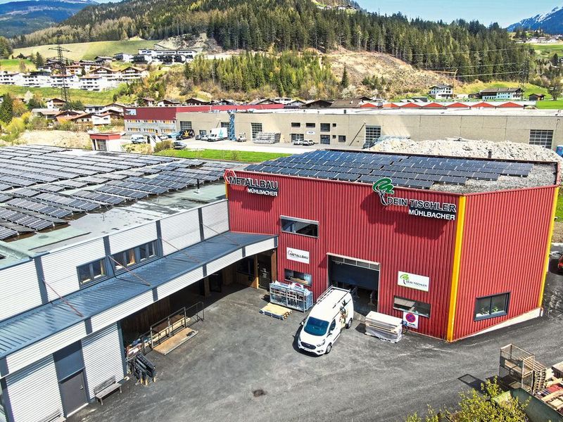 Das Metallbauunternehmen von Robert Mühlbacher ist ansässig im österreichischen Navis, südlich von Innsbruck. Im gleichen Gebäude ist auch die Tischlerei Mühlbacher von Bruder Markus angesiedelt. Eine Symbiose von der die Kunden profitieren. (Bild: Microstep)