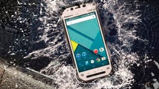 Kurz nicht aufgepasst, schon ist es passiert: Unfälle mit Handhelds führen schnell zu Frust bei den Mitarbeitern und Kosten für das Unternehmen. (Panasonic)