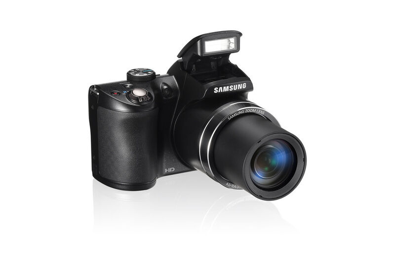 Die WB100 von Samsung ist eine Bridgekamera mit 26-fachem Zoom und einer Auflösung von 16 Megapixeln. (Archiv: Vogel Business Media)