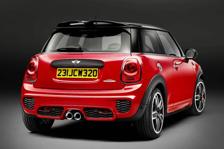 Äußerlich erhält der Super-Mini unter anderem eine spezielle Frontschürze mit großen Kühllufteinlässen und einen Heckspoiler. (Foto: Mini)