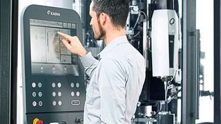 Wegen der detaillierten Grafikunterstützung der HMC100 lässt sich die Honmaschine weitgehend intuitiv bedienen. (Kadia)