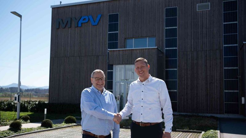 Die neue Doppelspitze beim österreichischen Experten für Photovoltaikwärme my-PV besteht aus Dr. Gerhard Rimpler (links) und Philipp Baumgartner.(Bild:  my-PV)