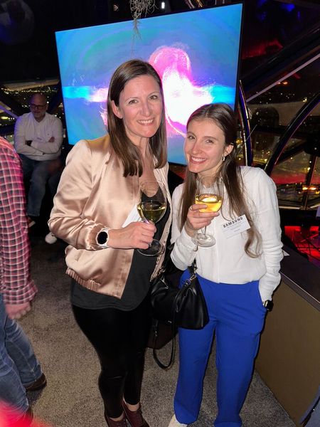 TD Maverick darf bei Samsung nicht fehlen, (l.) Tanja Tschorn und Natascha Buck. (Bild: Vogel IT-Medien)