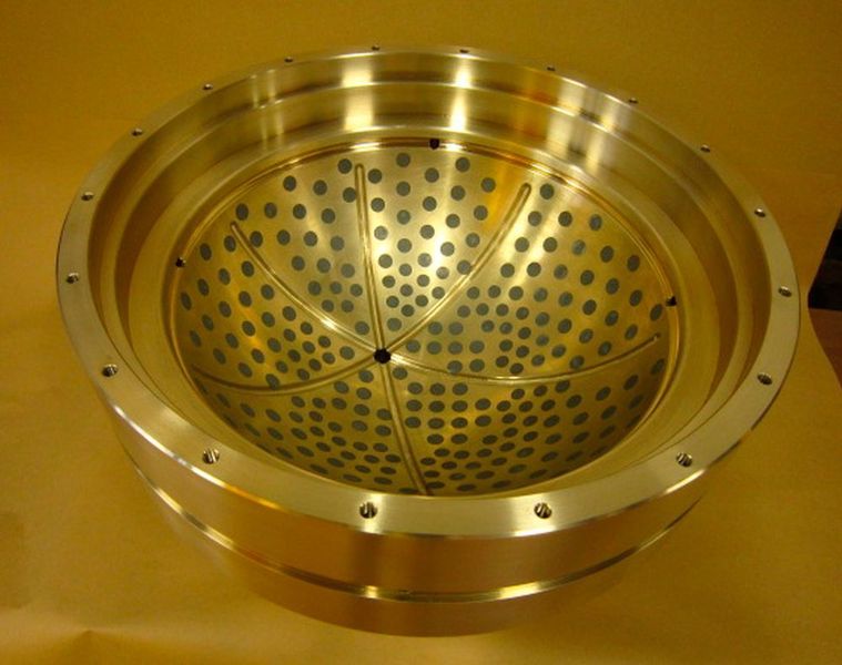 Eine für die Hydrotechnik typische Bauform der Bronzegleitlager von Oiles ist die Kalotte. Sie kommt häufig für die Konstruktion von Kugelgelenk-ähnlichen Kinematiken zum Einsatz. (Oiles)