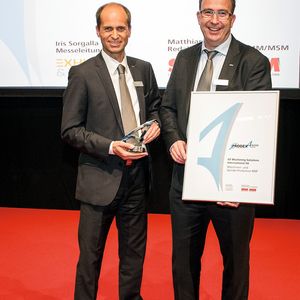 Thomas Bachmann (li.,Head of Marketing Support) und Thomas Brauen (Sales Manager CH) freuen sich über den zweiten Platz beim Prodex Award 2014.