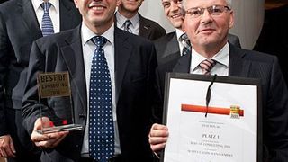 Freuten sich über die Auszeichnung (von links): Dr. Mark Hiller (Geschäftsführer Recaro Aircraft Seatings), Wilhelm Goschy (Vorstand Staufen AG), Michael Henne (Leiter Vertrieb Staufen AG), Joachim Ley (Produktionsleiter Recaro Aircraft Seatings) und Martin Haas (Vorstand und Gründer Staufen AG)  Bild: Staufen AG (Archiv: Vogel Business Media)