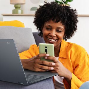 Mit der Funktion Continue on können auf einem Android-Smartphone begonnene Aufgaben einfach auf dem Googlebook 14 fortgesetzt werden. Voraussetzung ist ein Smartphone mit mindestens Android 17.(Bild:  Acer)