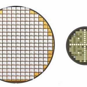 Siliziumkarbid-Bauteile bedienen erfolgreich ein breites Anwendungsspektrum: Links ein Wafer aus Silizium, rechts einer auf Basis von SiC