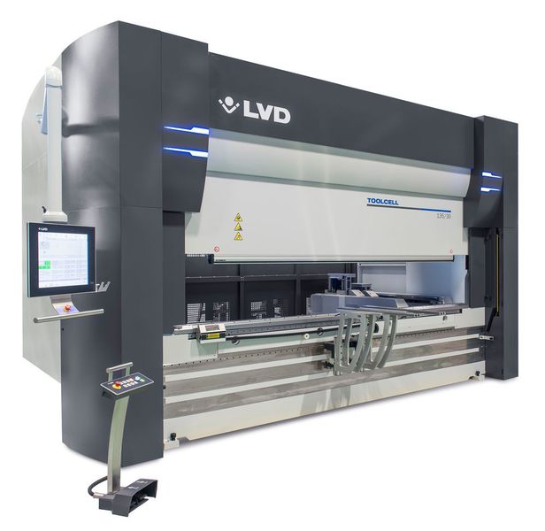 LVD折弯机自动化系统通过减少工具设置时间将生产量最大化。 (LVD, Tom Lesaffer)