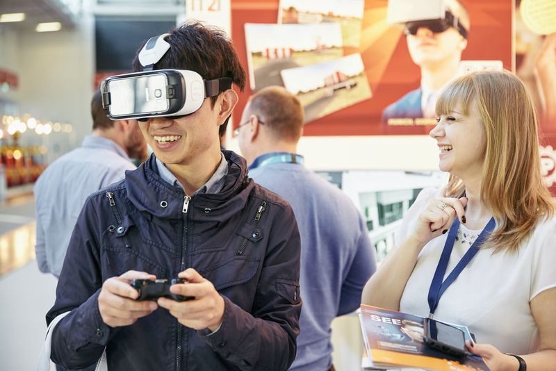 Auch Wearables werden bei der intelligenten Vernetzung eine zunehmende Rolle spielen. (Messe München)