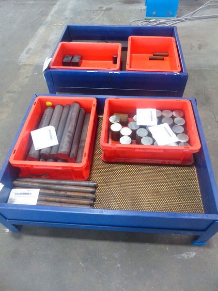 Der Stahlhändler Hagelauer Dewald registriert, dass viele Kunden eher kleine Stückzahlen bestellen. Deshalb verlassen über 60 Prozent der Bestellungen die Halle auf einzelnen Paletten oder in Kunststoffkisten. Das neue Kastocenter unterstützt das durch seine hohe Flexibilität. (Bild: Kasto)