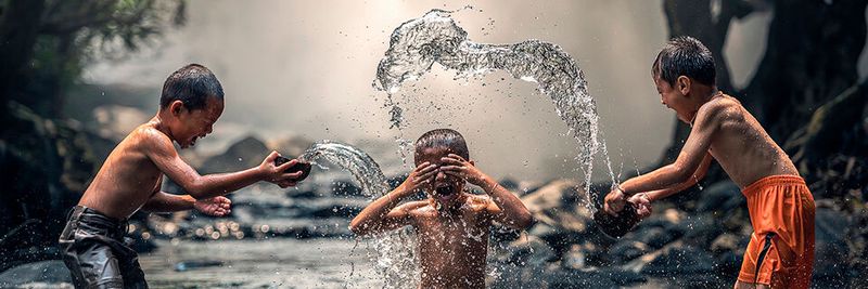 Wasser ist ein kostbares Gut, dessen Qualität und Verfügbarkeit aber mithilfe intelligenter Technik verbessert und sichergestellt werden kann. Wasser ist ein kostbares Gut, dessen Qualität und Verfügbarkeit aber mithilfe intelligenter Technik verbessert und sichergestellt werden kann.