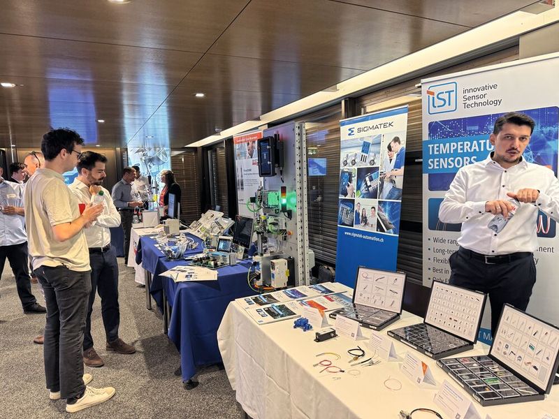 Der Swiss Automation Day der Ostschweizer Fachhochschule in Rapperswil hat sein 15 jähriges Jubiläum gefeiert. Mehr als 30 Aussteller haben Ihre neuesten Technologien im Bereich Automatisierung präsentiert. (Bild: Anne Richter, VCG)
