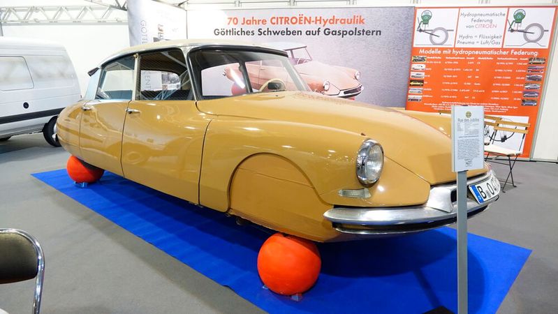 Kennzeichen Federkugel-Druckspeicher: Das Prinzip der Hydropneumatik der Citroën ID 19 von 1958 visualisiert(Bild:  Dominsky – VCG)
