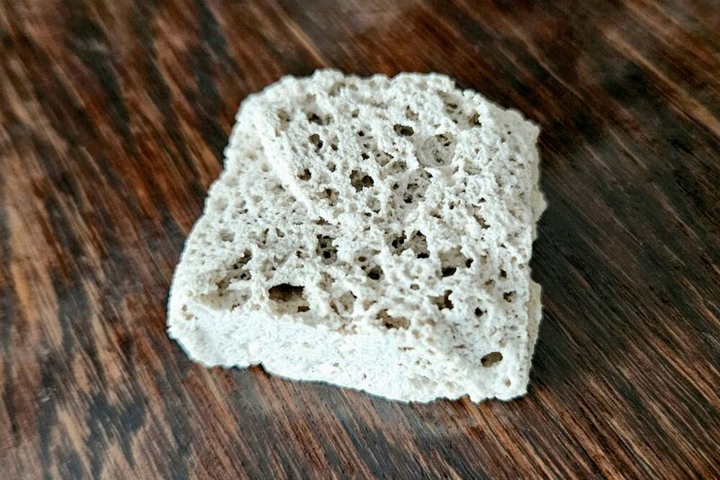 Mineralisierter fester „Porenstein“ (Bild: Fraunhofer IKTS)