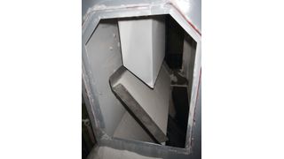 Prallplatte mit Keramikbeschichtung – auch nach 100 000 t Durchsatz gab es keine Anzeichen von Verschleiß. (Bilder: MTS)