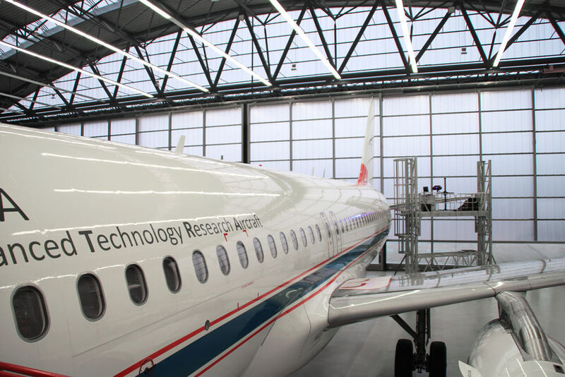Das Forschungsflugzeug ATRA ist als größtes Flottenmitglied seit 2008 für das DLR im Einsatz und wird u. a. für die Aerodynamikforschung eingesetzt. (GOM)
