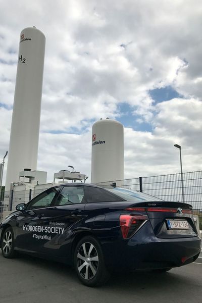 Der Wasserstoff-Toyota kostet derzeit rund 80.000 Euro. (Toyota)