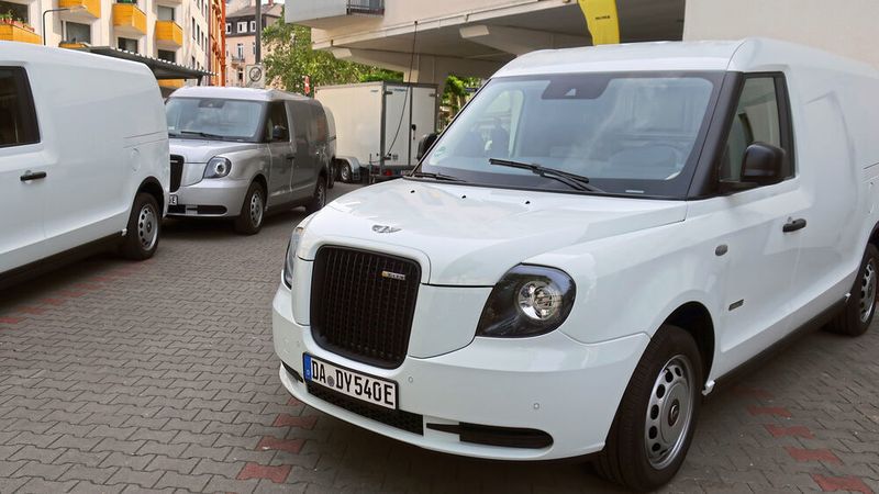 Das Modell ist vom bereits seit einiger Zeit auch in Deutschland angebotenen, modernen London Taxi abgeleitet. (Grimm/»kfz-betrieb«)