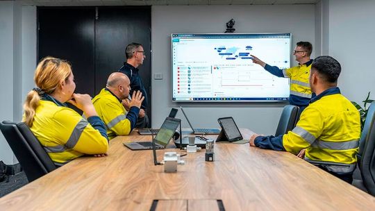 Die prädiktive Wartungsplattform „Senseye“ von Siemens - hier beim australischen Stahlhersteller Bluescope - adressiert explizit auch die Datacenter-Branche.(Bild:  Bluescope)