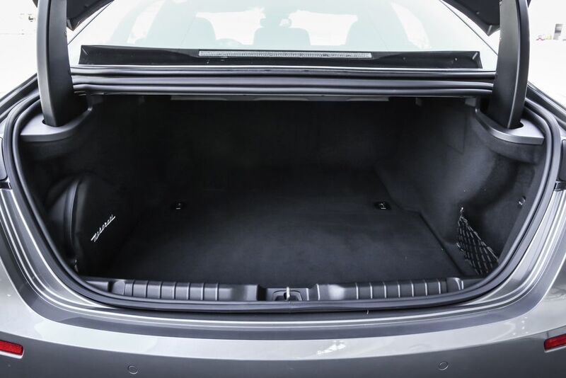 Wie bisher bietet der Kofferraum des Ghibli Platz für 500 Liter Gepäck. (Maserati)
