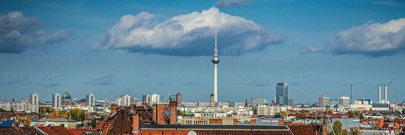 Mit dem Wort Stratosphäre hat der Firmenname laut den Gründern nichts zu tun. Die Bezeichnung sollte vor allem einfach sein, kurz und in jeder Sprache aussprechbar – und gleichzeitig positiv assoziiert werden und nach Technologie klingen. Mit dem Wort Stratosphäre hat der Firmenname laut den Gründern nichts zu tun. Die Bezeichnung sollte vor allem einfach sein, kurz und in jeder Sprache aussprechbar – und gleichzeitig positiv assoziiert werden und nach Technologie klingen.