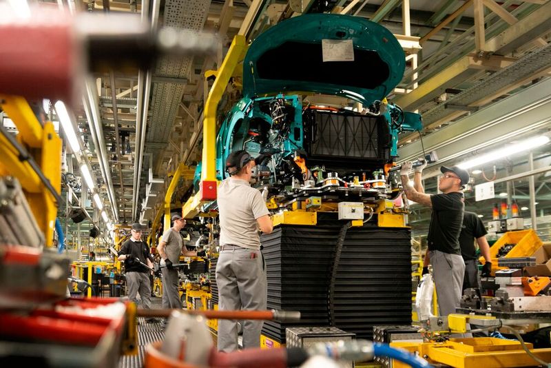 Die Batteriezellen für das Auto kommen aus einem Werk in unmittelbarer Nachbarschaft – vom japanischen Unternehmen AESC. (Bild: Nissan)