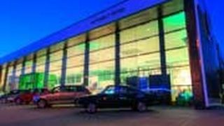 Das neue Skoda-Autohaus der Peter-Gruppe in Nordhausen ist gemäß den neuen Skoda-CI-Vorgaben errichtet worden. (Foto: Autohaus Peter)