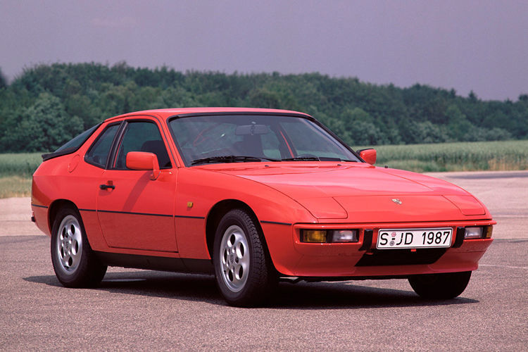 Im Jahr 1985 ist die Markteinführung des 924 S mit dem 2,5-Liter-Aggregat des Modells 944. Der 944 Turbo geht als neues Spitzenmodell in Produktion. (Foto: Porsche)