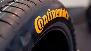 Das dritte Quartal in diesem Jahr ist für den Reifenhersteller Continental recht gut gelaufen, zeigen die Auswertungen in diesem Zeitraum. Daran habe auch das Winterreifengeschäft seinen Anteil. Hier mehr zu den Conti-Ergebnissen ... (Bild: Continental)