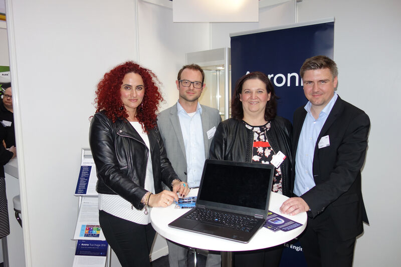 (v.  l.) Besa Agaj und Lilli Kos, IT-BUSINESS, mit Christian Schuster und Markus Fritz, Acronis (Bild: IT-BUSINESS)