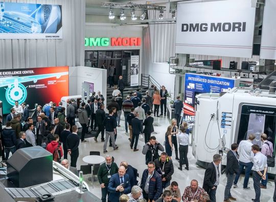 Die Nachfrage nach Systemen von DMG Mori ist stabil auf gutem Niveau. Das beweisen auch die neuesten Geschäftszahlen des Maschinenbauspezialisten aus dem Zerspanungssektor. Wenn sich die Weltlage nicht zuspitze, schaue es auch für die Zukunft nicht schlecht aus.(Bild:  DMG Mori)