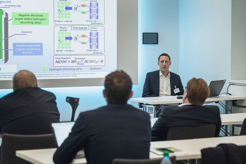 Unter dem Motto „Power of Electronics” versammelten wir am 18. und 19. Oktober 2022 sechs Elektronikkonferenzen in Würzburg: Entwicklerforum Leistungselektronik, DC/DC-Wandler-Tag, Schaltnetzteiletag, Batteriepraxis Forum, Praxisforum Elektrische Antriebstechnik und Cooling Days. Auch 2023 findet Power of Electronic statt. Merken Sie sich bereits jetzt den Termin vor: 17. bis 18. Oktober 2023.  (Bild: Stefan Bausewein )