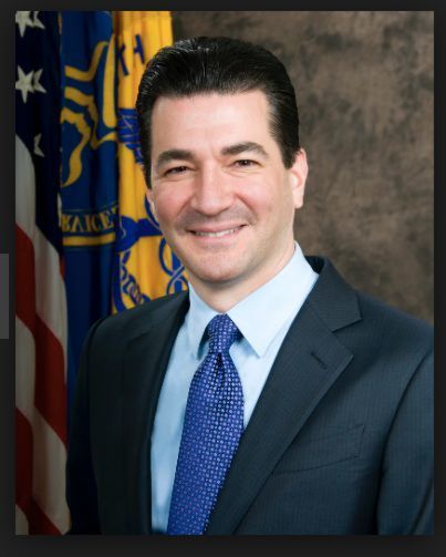 Dr. Scott Gottlieb ist mit sofortiger Wirkung neues Vorstandsmitglied bei Pfizer.Unsere Bildergalerie „In aller Kürze: Personalmeldungen aus der Prozessindustrie“ zeigt Ihnen kompakt die personellen Veränderungen in den Chefetagen der deutschen Prozess- und Chemieindustrie. Den jeweiligen passenden Beitrag finden Sie hier. (Bild: U.S. Food and Drug Administration)