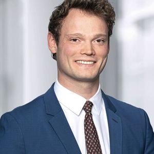 Julius Klinke, Geschäftsführer der Julius Klinke GmbH & Co. KG, hofft, mit dem Einsatz künstlicher Intelligenz schneller zu belastbaren Ergebnissen zu kommen und Entscheidungsprozesse in seinem Unternehmen besser vorbereiten zu können. (Bild: Julius Klinke GmbH & Co. KG )