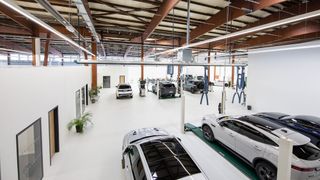 Im modernen Trainingscenter schult JLR jährlich rund 3.000 Autohausmitarbeiter. (Bild: Catrin Moritz)