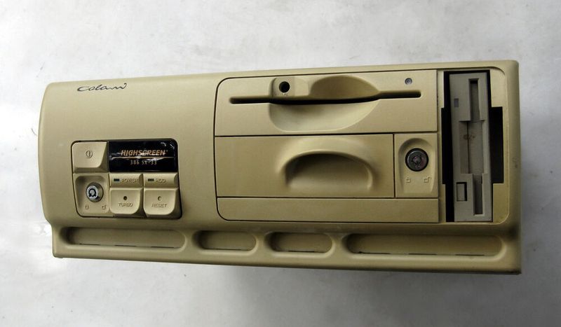 Highscreen-PC von Luigi Colani in den 1990er-Jahren designt. (Bild: Colani-pc / Christos Vittoratos / CC BY-SA / de.wikipedia.org)