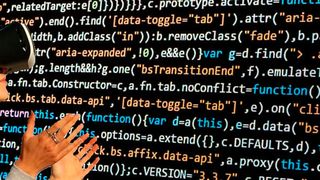 Auch bei den Zulieferern der Automobilindustrie ist das Thema Digitalisierung angekommen. (pixel2013 - Pixabay - [gemeinfrei])