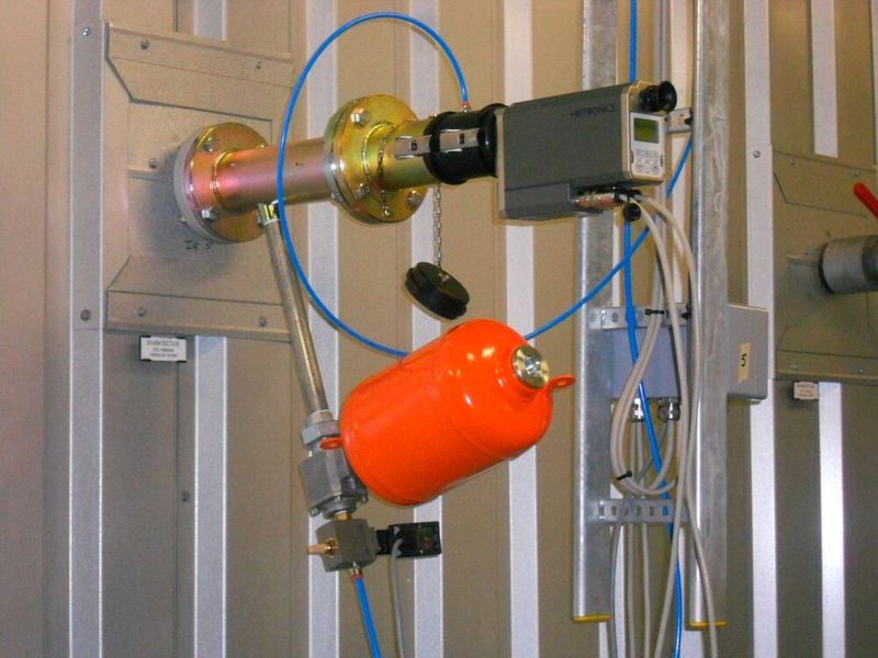 Die Heitronics-Geräteserie KT19.69 II zur Temperaturmessung ist nach 17. BlmSchV zugelassen. Damit ist garantiert, dass Schadstoffe in Müllverbrennungsanlagen sicher zerstört werden können. (Bild: Heitronics)