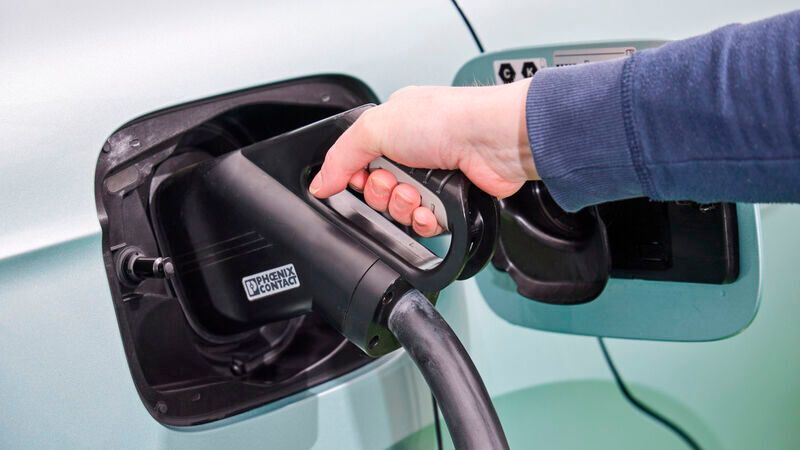 Das Center of Automotive Management berichtet, dass der Elektro-Marktanteil unter anderem davon abhängt, ob Probleme beim Ausbau der Ladeinfrastruktur auftreten.