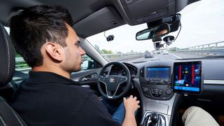 Auf Autobahnen ist der automatische Abstandsregler ein gern genutztes Hilfsmittel. (Bild: ZF)