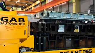 Dieser Werkzeugwechselwagen für Pressenwerkzeuge kann bis zu 65 t bewegen. (Agab)