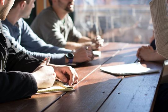Wie überall im Vertrieb gilt auch im B2B: „Sales is a People's Business“ – und wird es auf absehbare Zeit auch bleiben. Wie überall im Vertrieb gilt auch im B2B: „Sales is a People's Business“ – und wird es auf absehbare Zeit auch bleiben.