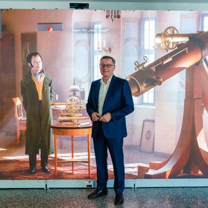 Damit der virtuelle Joseph mobil einsetzbar ist, hat das Forschungsteam diesen gemeinsam mit Technologiepartnern auf einer mobilen High-End-LED-Wand realisiert. Basis dafür sind bereits existierende Lösungen und Technologien für die Zusammenarbeit im virtuellen Raum. (Bild:  Ludmilla Parsyak, Fraunhofer IAO)