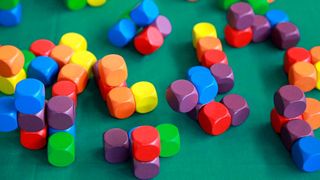 Entwickler und Anwender nutzen den Begriff „Low Code“ für die Software-Erstellung ohne jegliche Entwicklungserfahrung. Allerdings ist das nur eine Intepretation, so der Autor Jakob Freund.  (Bild: gemeinfrei: Bernd Hildebrandt)